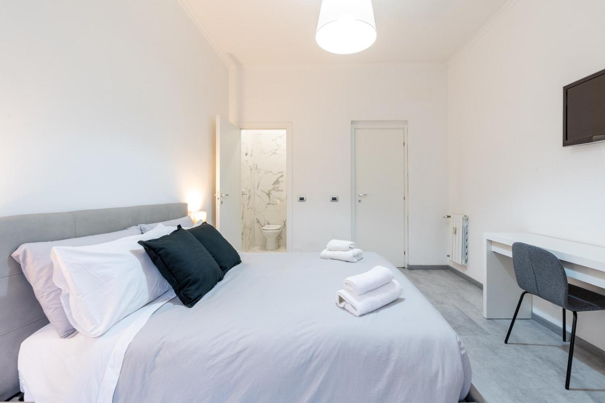 Amazing Apartment Near To Colosseo And Subway Рим Екстериор снимка