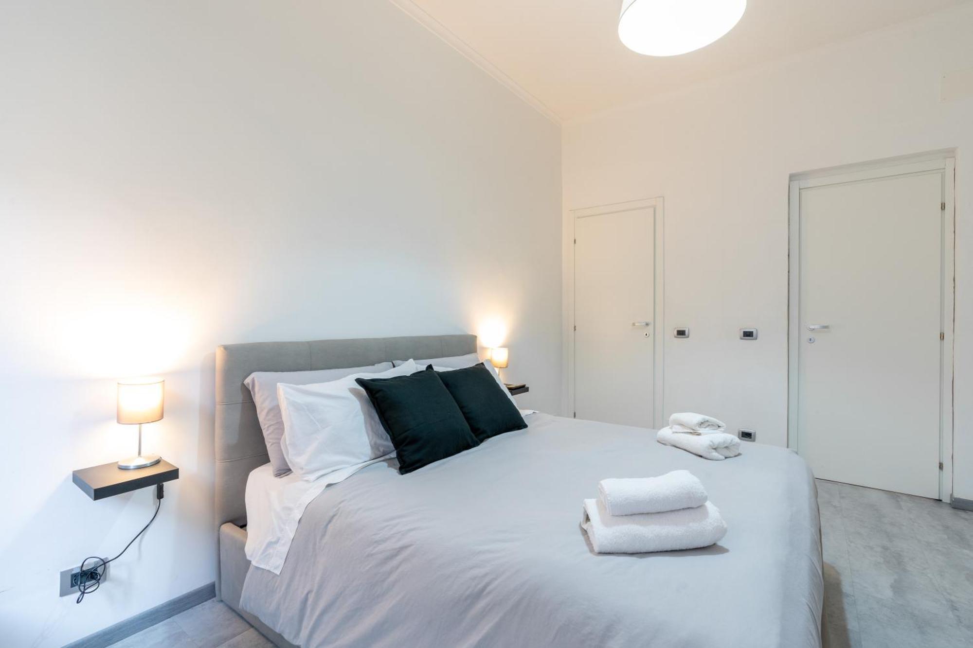 Amazing Apartment Near To Colosseo And Subway Рим Екстериор снимка
